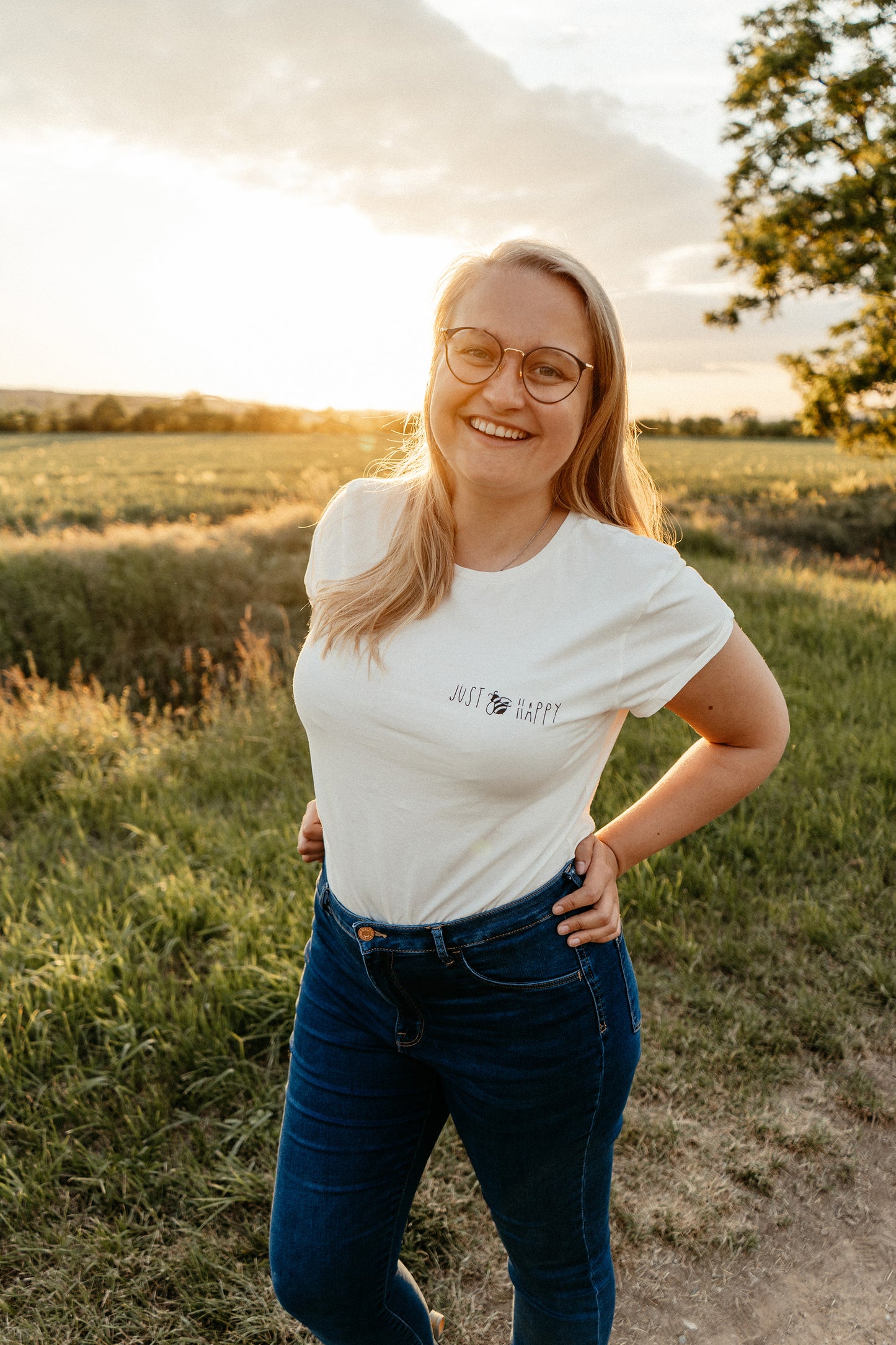 Iconic T-Shirt Bee Happy